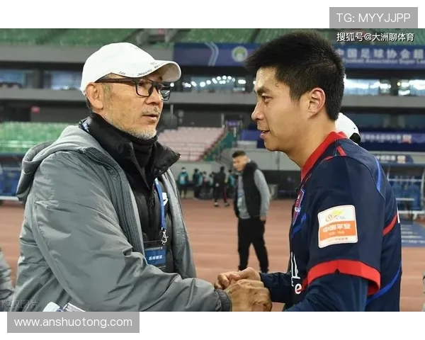 媒体人曝铜梁龙萨达乌斯卡斯离队